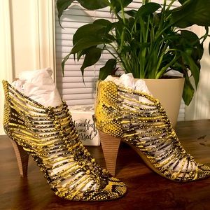 Vince CamutoAlsandra sandals